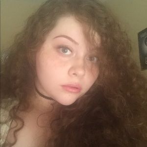 Meet your Posher, Evelia